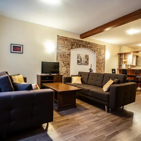 Old アパート リガ